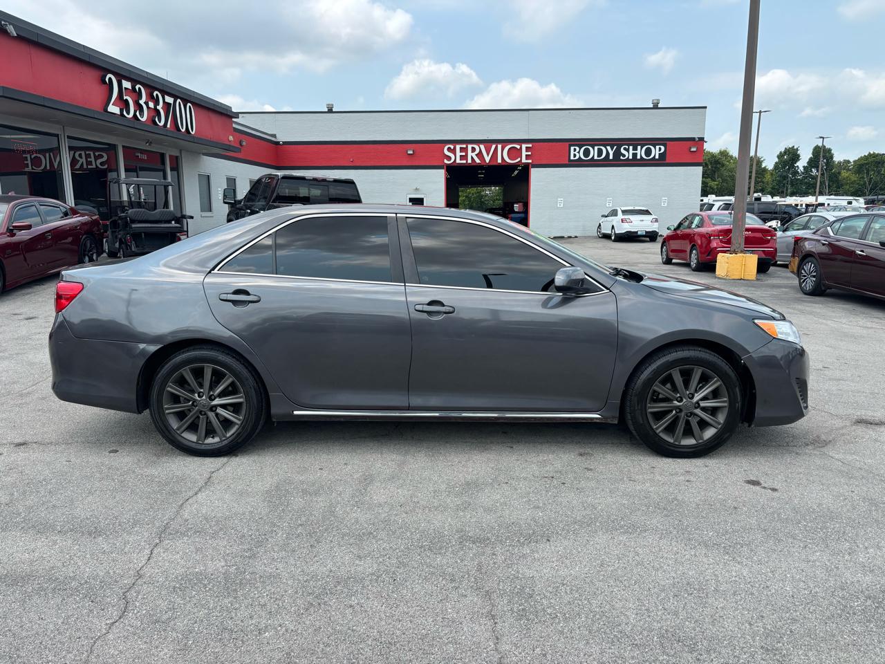 Toyota Camry 4dr Sdn I4 Auto XLE (Natl) 2012
