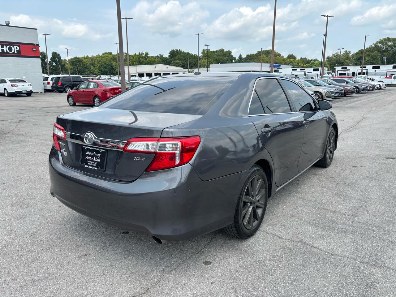 Toyota Camry 4dr Sdn I4 Auto XLE (Natl) 2012