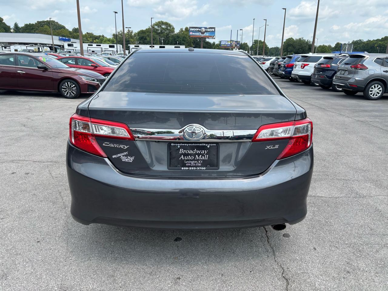Toyota Camry 4dr Sdn I4 Auto XLE (Natl) 2012