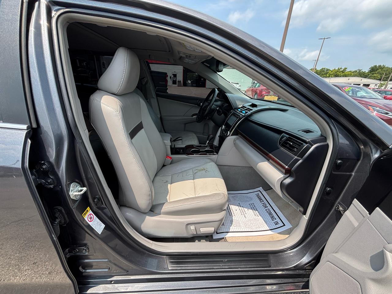 Toyota Camry 4dr Sdn I4 Auto XLE (Natl) 2012