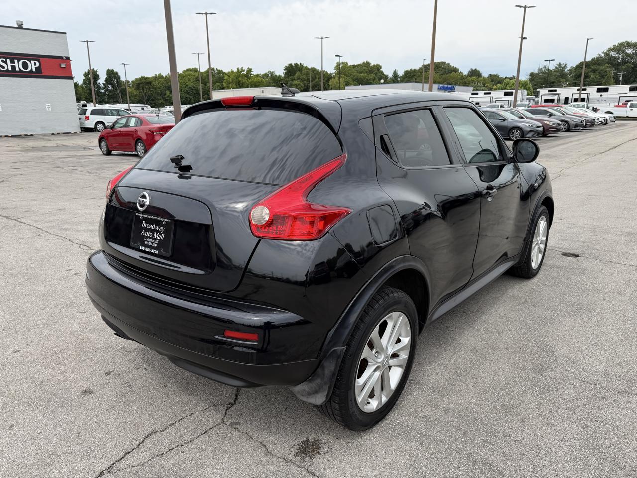 Nissan Juke SV 2014