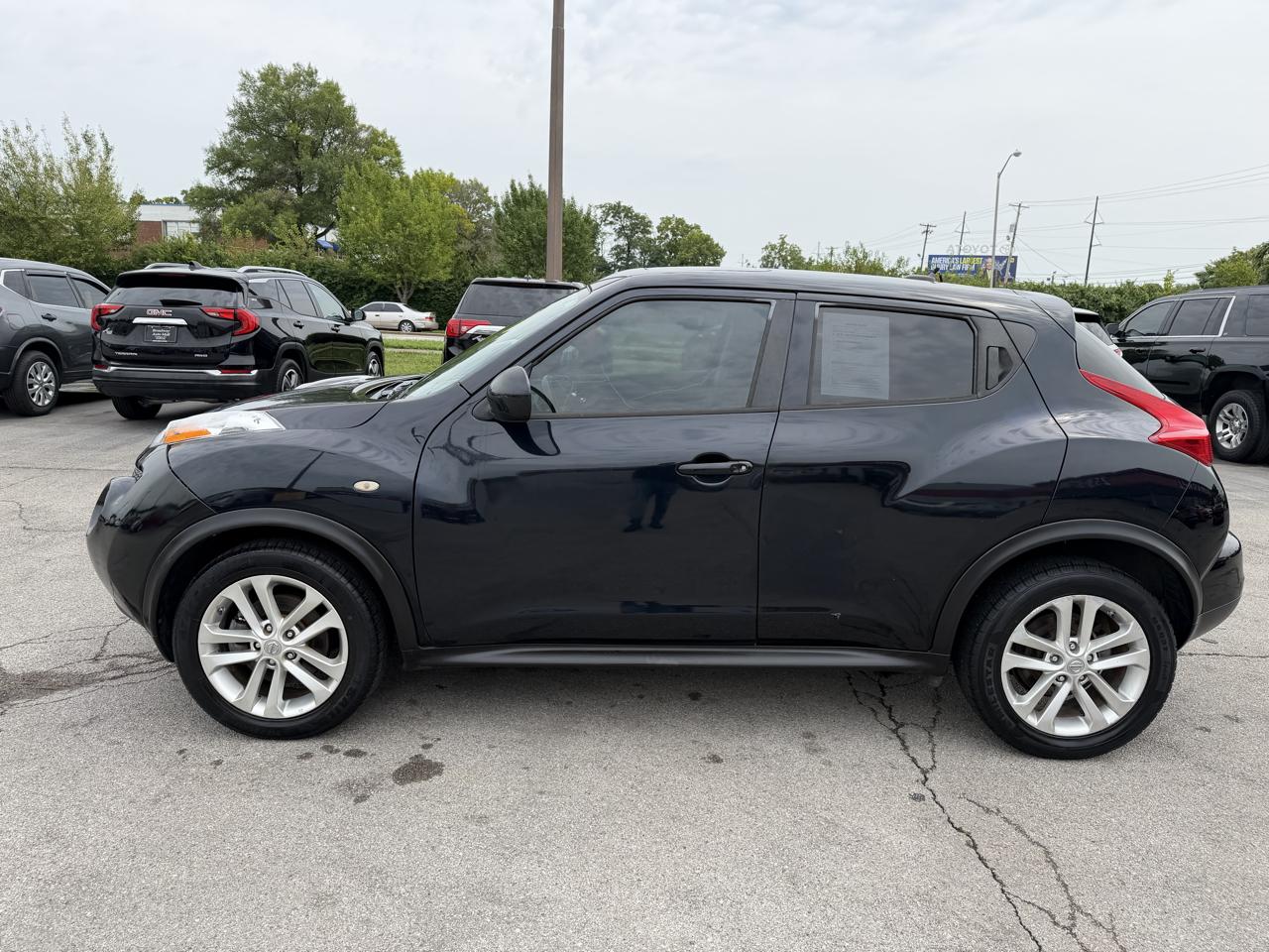 Nissan Juke SV 2014