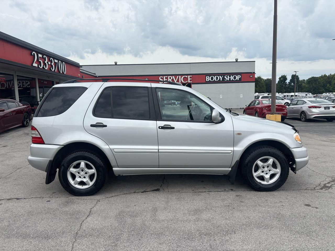 Mercedes-Benz M-Class 4dr AWD 3.2L 2000