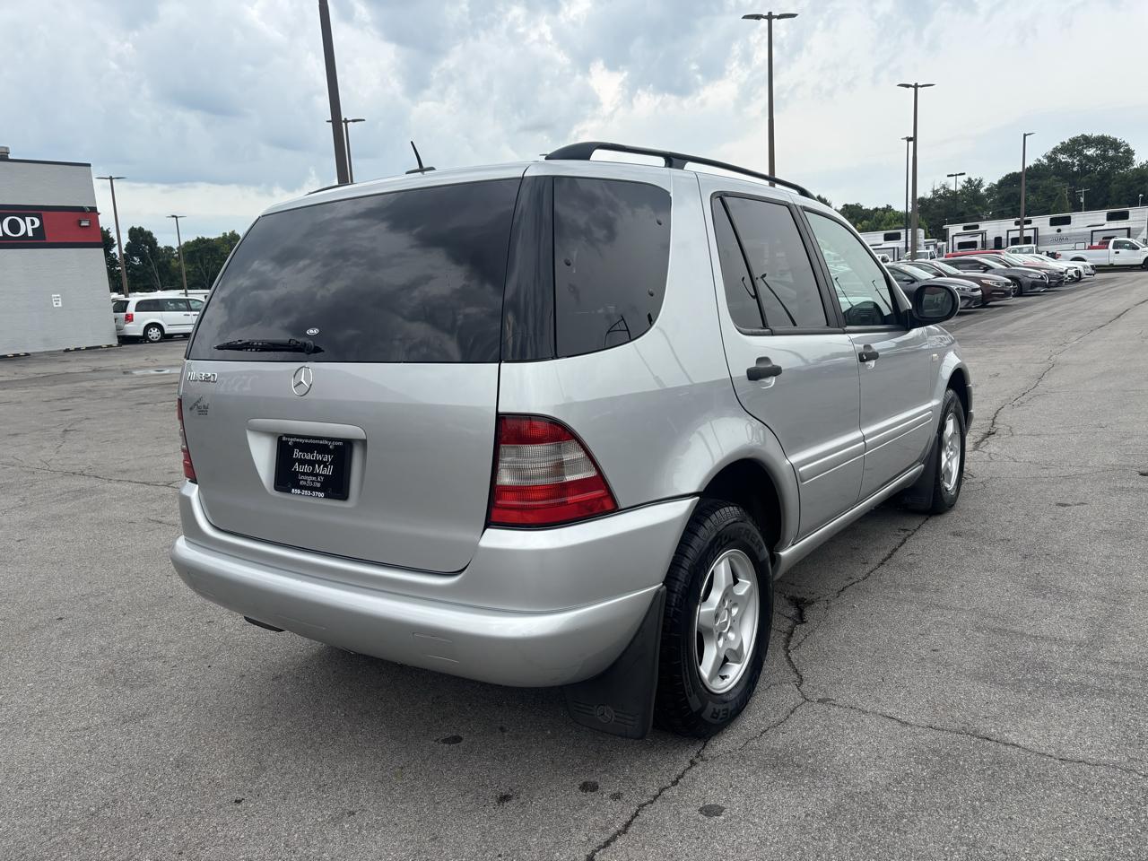 Mercedes-Benz M-Class 4dr AWD 3.2L 2000