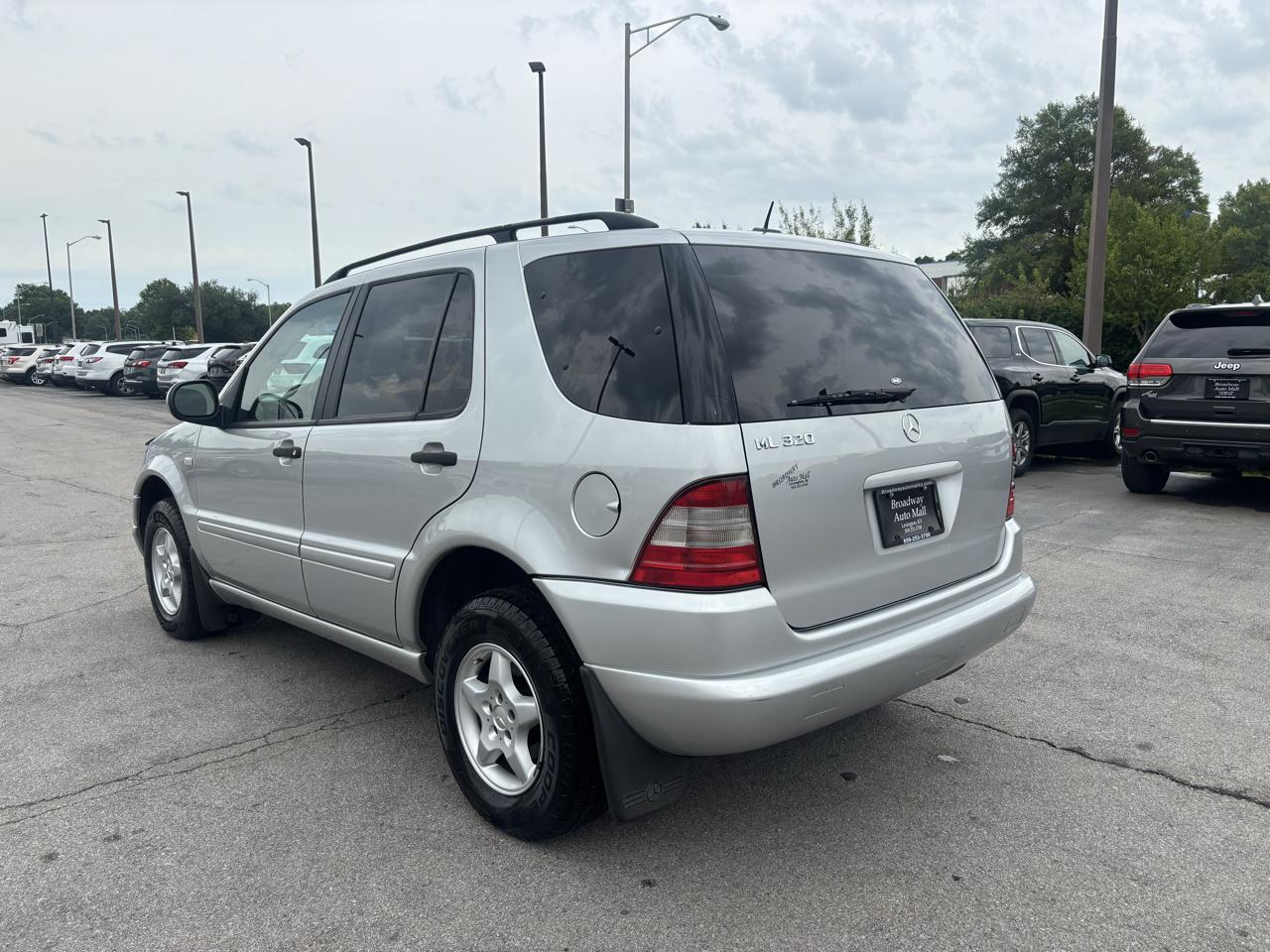 Mercedes-Benz M-Class 4dr AWD 3.2L 2000