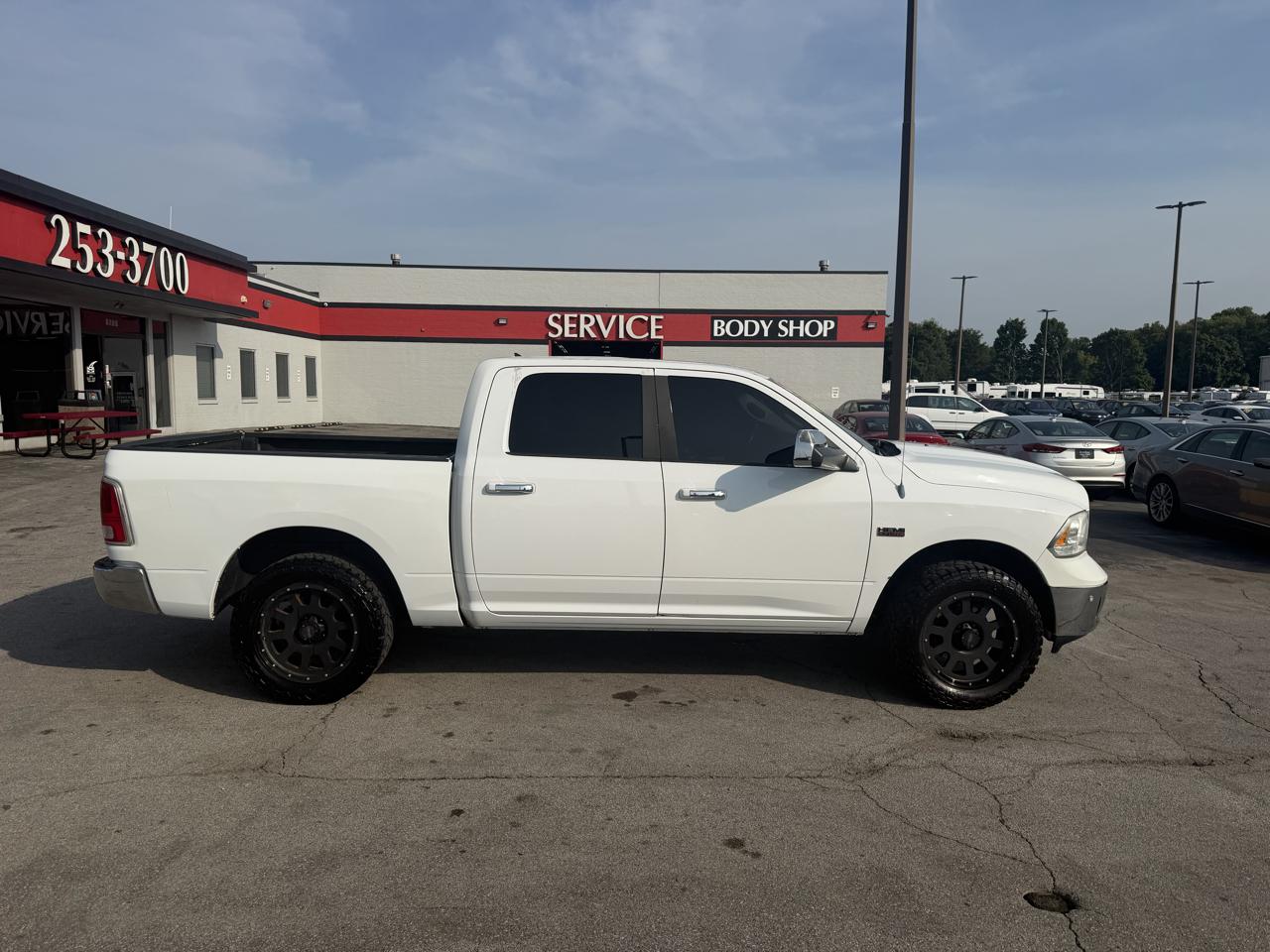RAM 1500 4WD Crew Cab 140.5" Laramie 2014