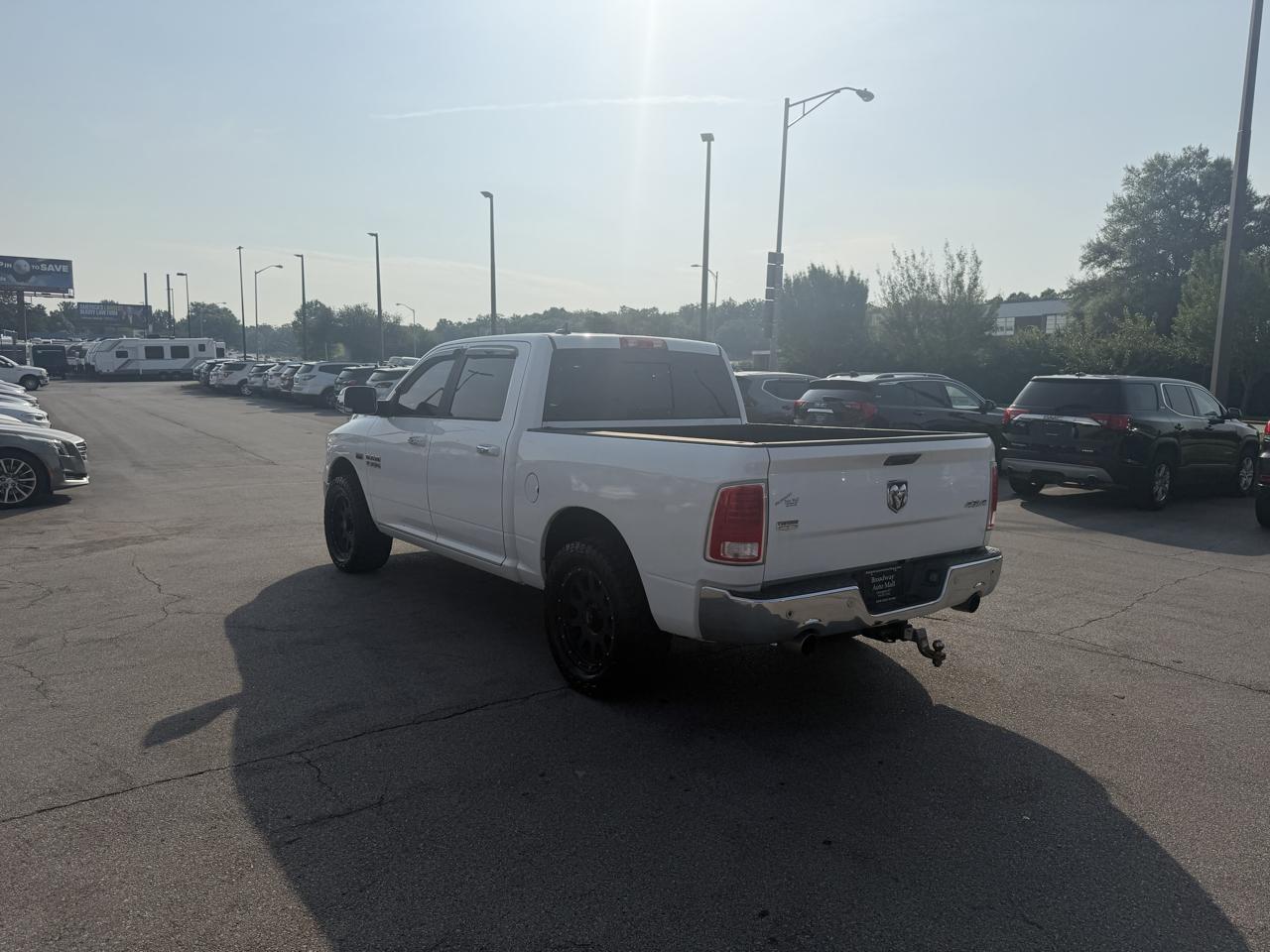 RAM 1500 4WD Crew Cab 140.5" Laramie 2014