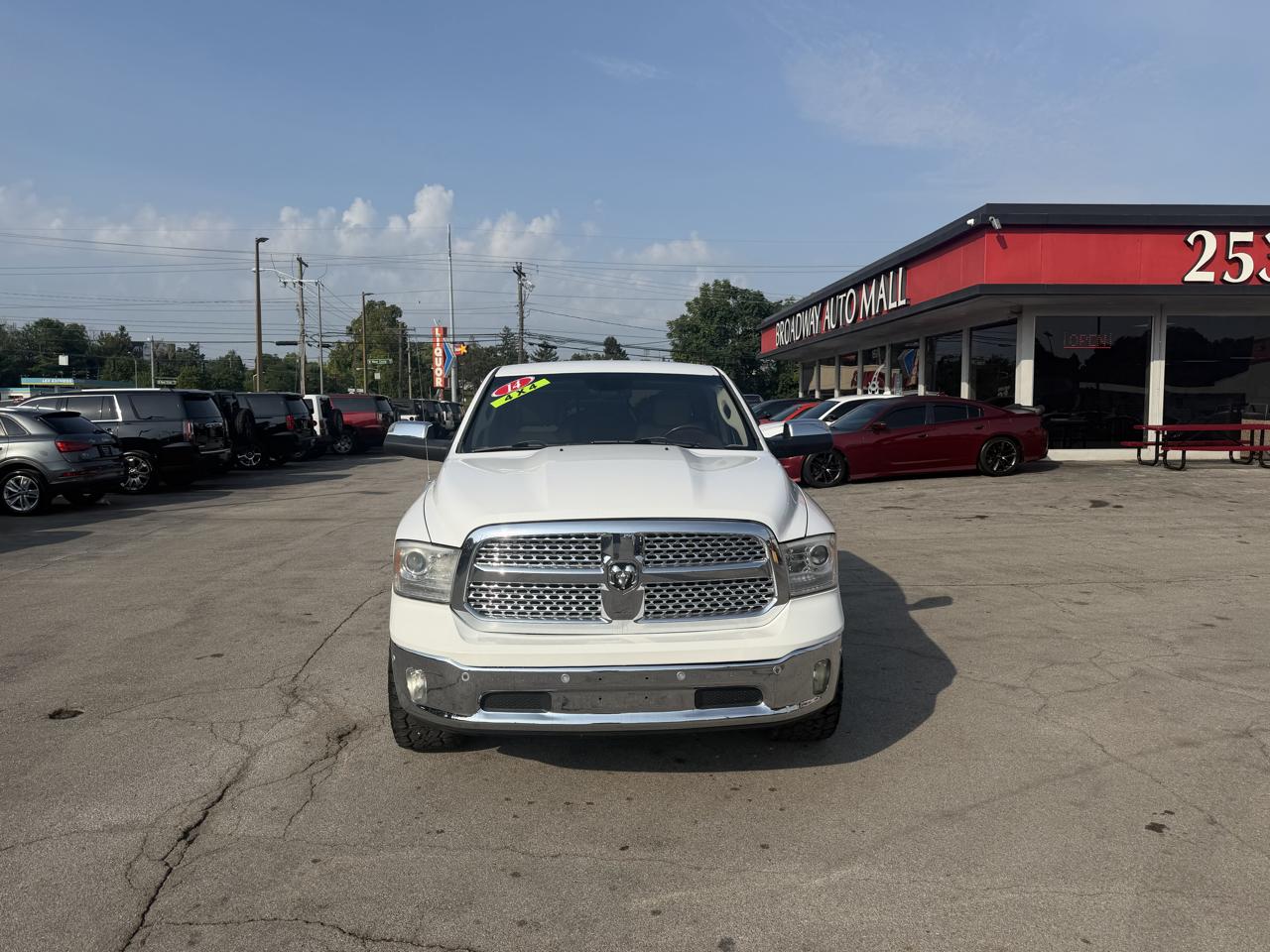 RAM 1500 4WD Crew Cab 140.5" Laramie 2014