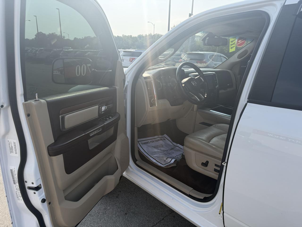 RAM 1500 4WD Crew Cab 140.5" Laramie 2014