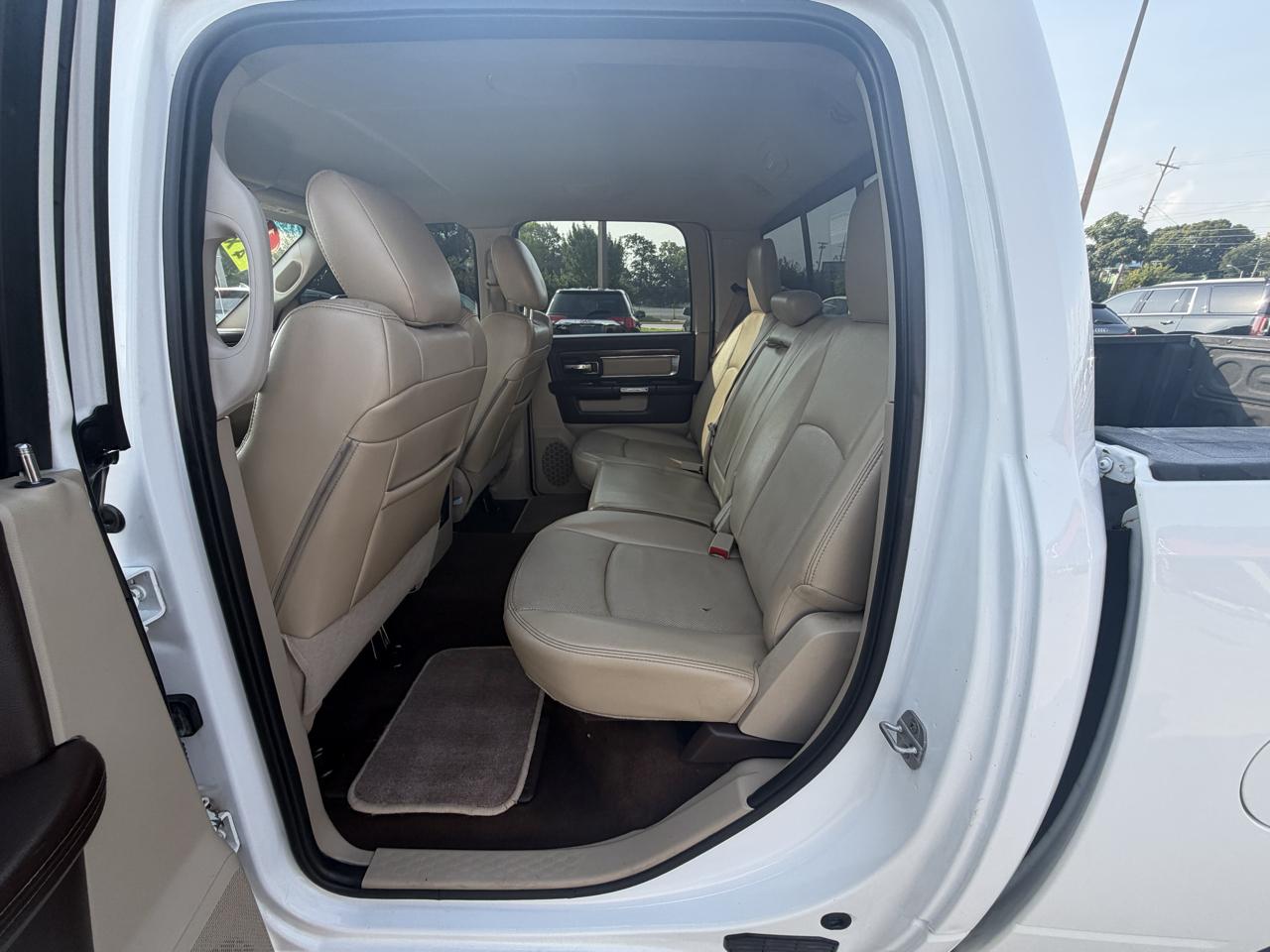 RAM 1500 4WD Crew Cab 140.5" Laramie 2014