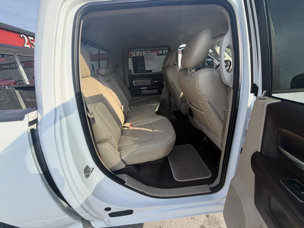 RAM 1500 4WD Crew Cab 140.5" Laramie 2014