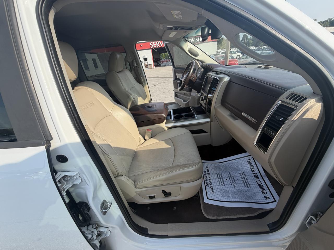 RAM 1500 4WD Crew Cab 140.5" Laramie 2014