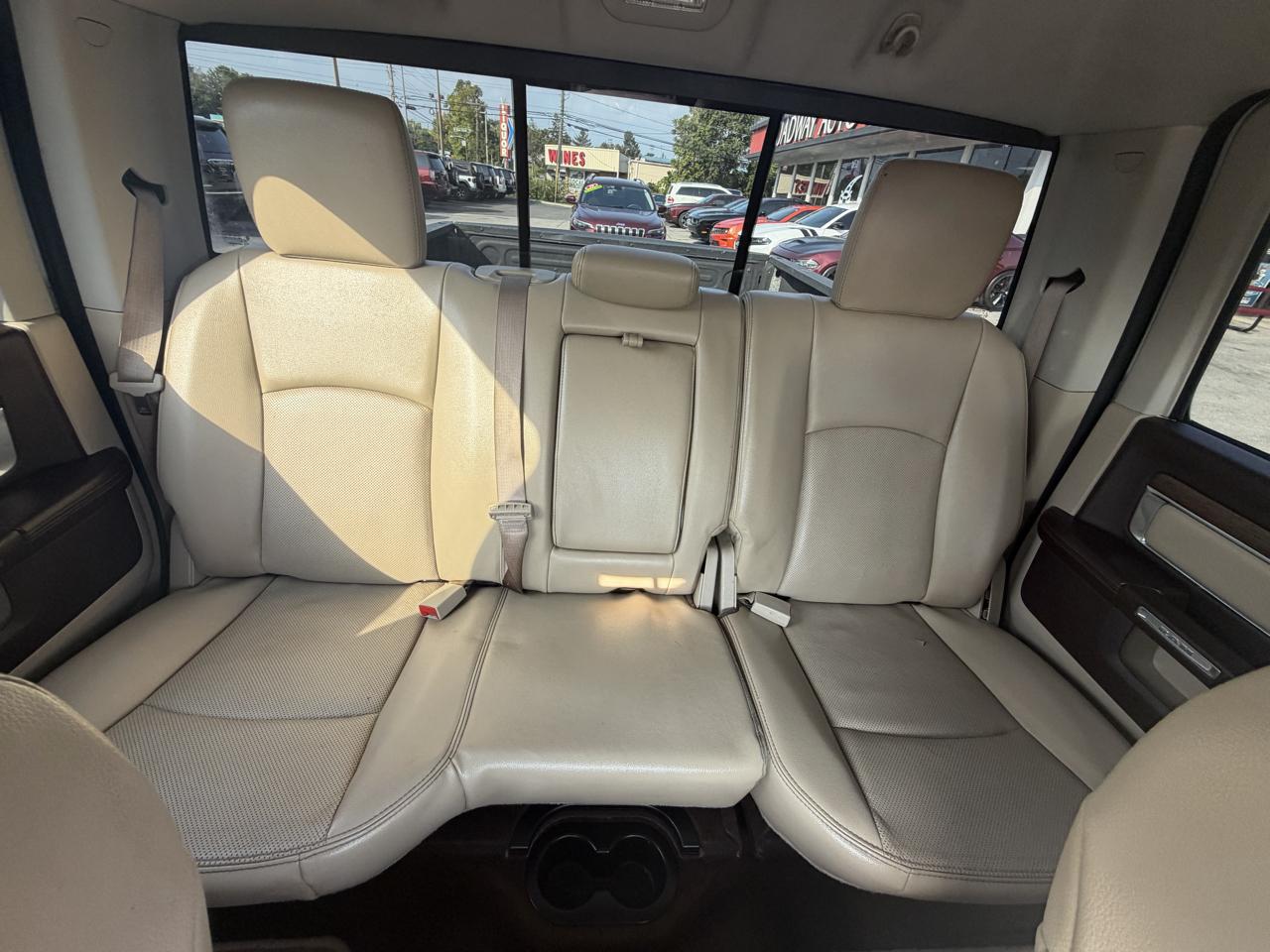 RAM 1500 4WD Crew Cab 140.5" Laramie 2014
