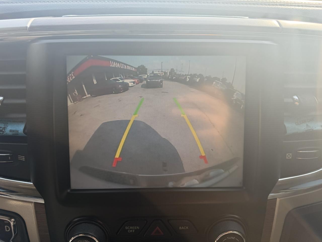 RAM 1500 4WD Crew Cab 140.5" Laramie 2014