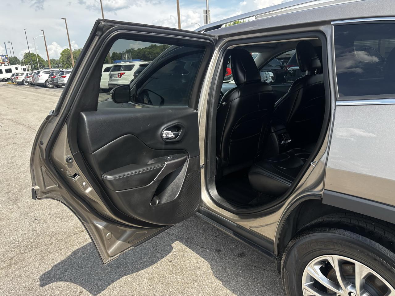Jeep Cherokee Latitude Plus 4x4 2019
