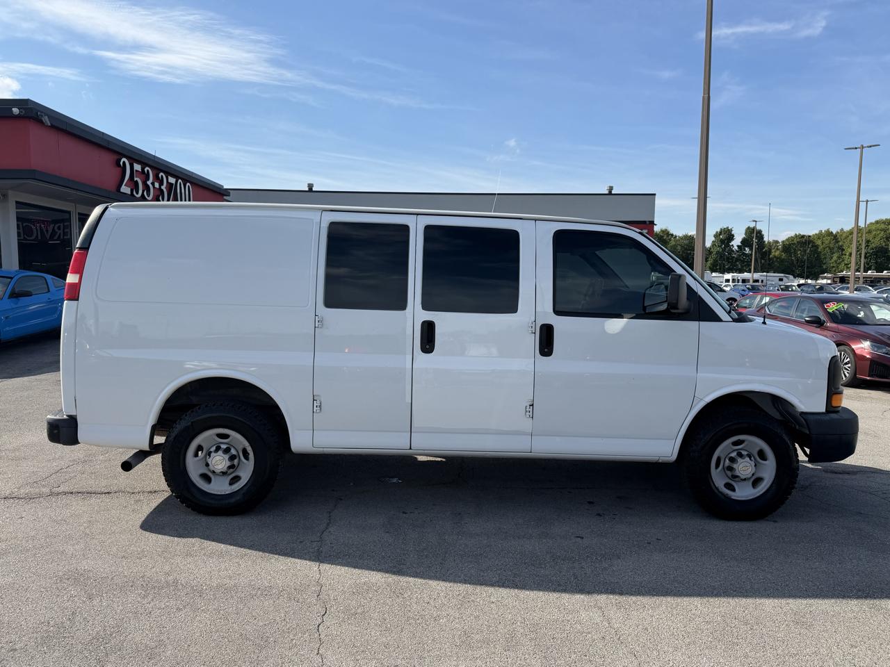 Chevrolet Express Cargo Van RWD 3500 135" 2009