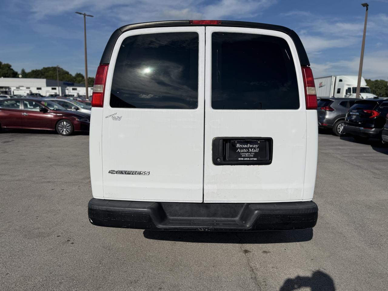 Chevrolet Express Cargo Van RWD 3500 135" 2009