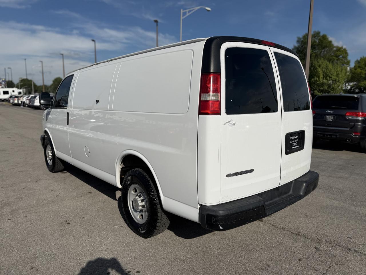 Chevrolet Express Cargo Van RWD 3500 135" 2009