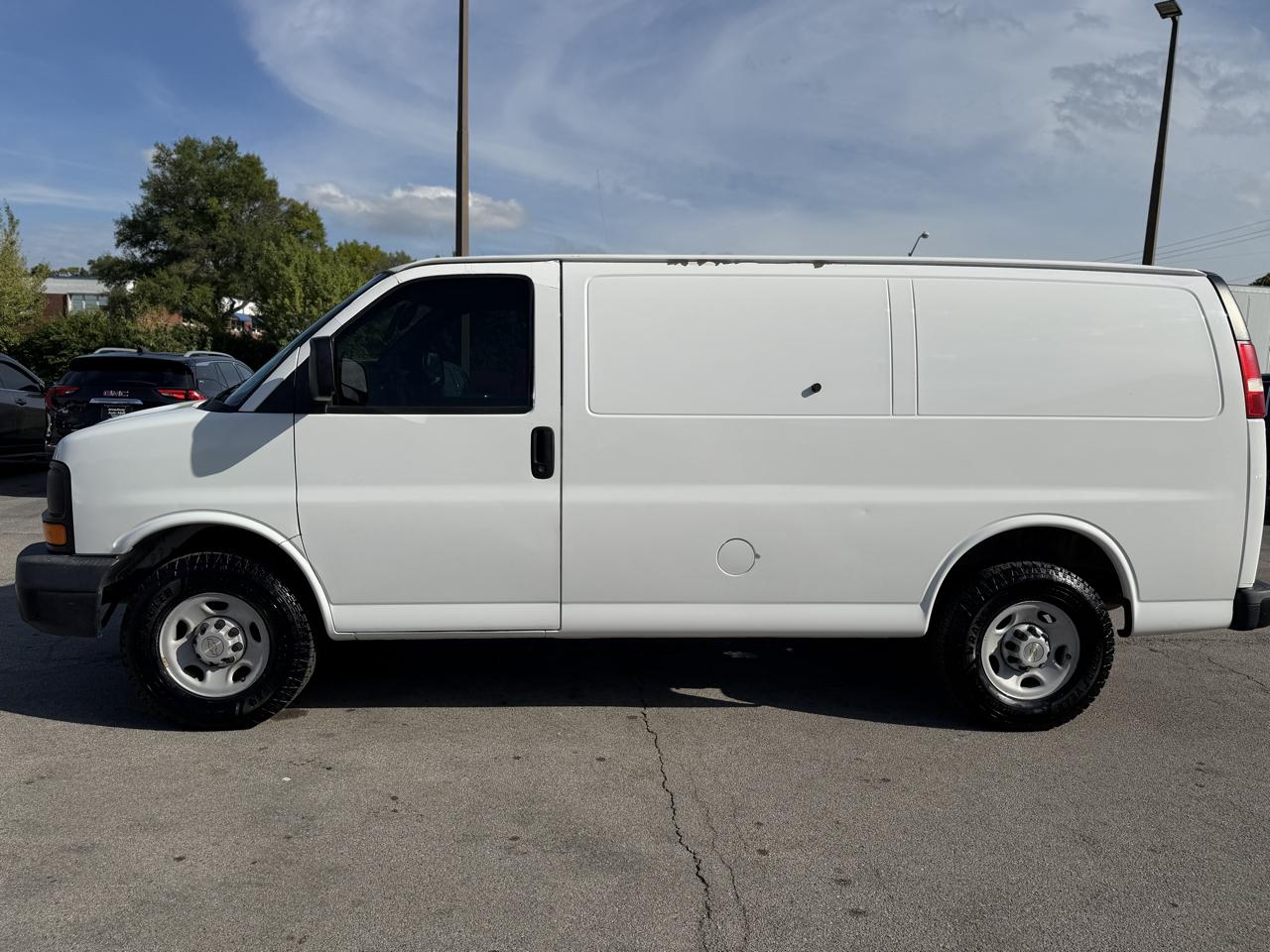 Chevrolet Express Cargo Van RWD 3500 135" 2009