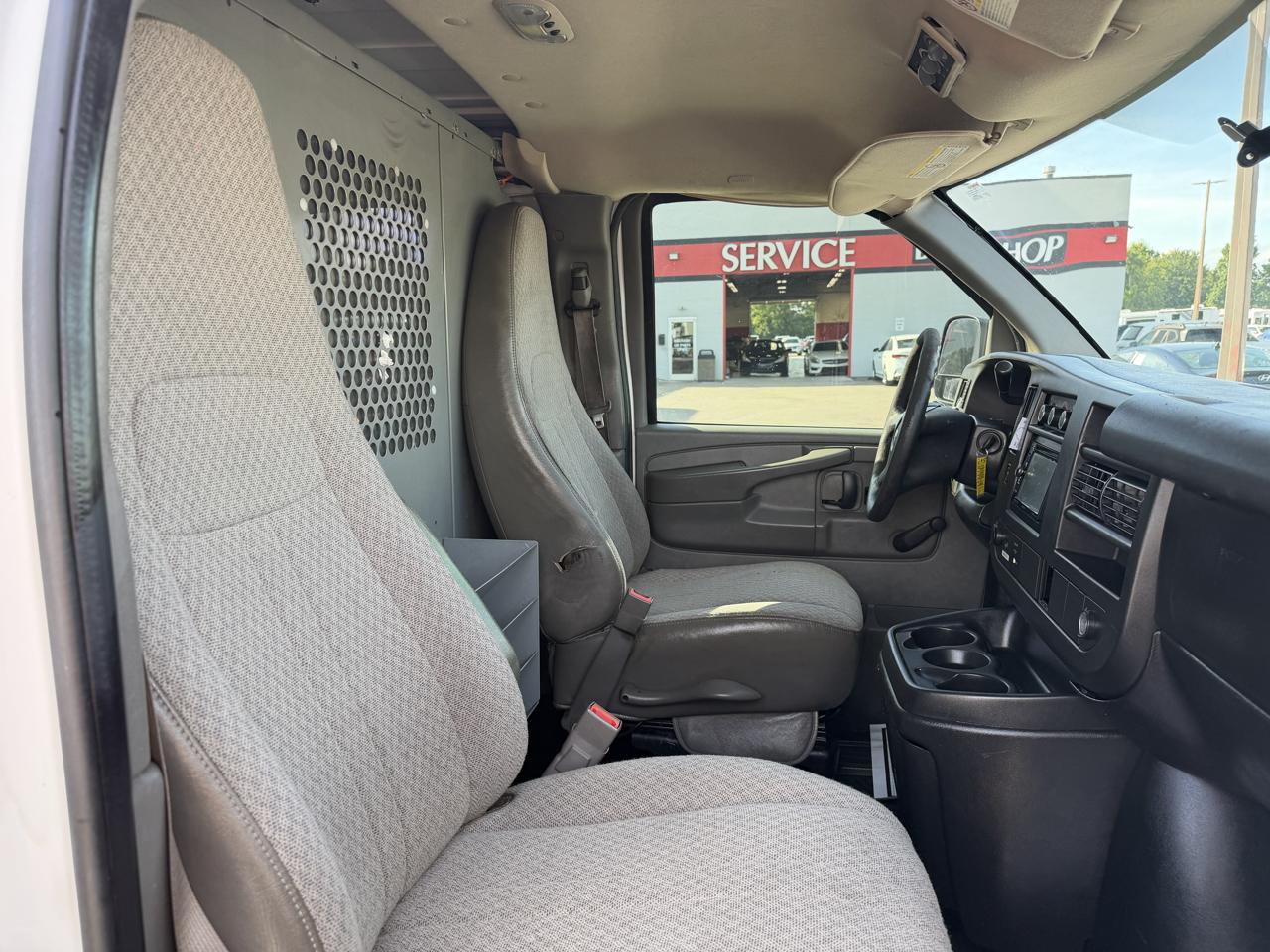 Chevrolet Express Cargo Van RWD 3500 135" 2009
