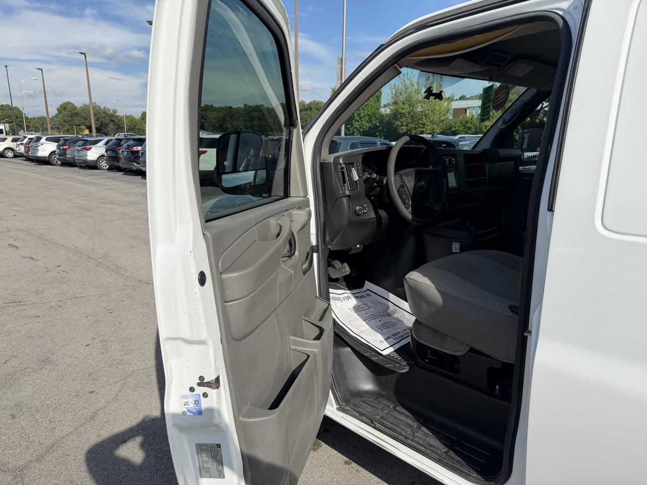 Chevrolet Express Cargo Van RWD 3500 135" 2009