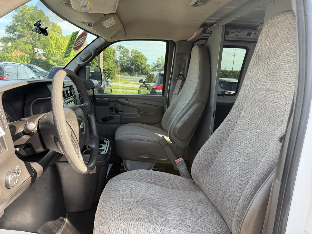 Chevrolet Express Cargo Van RWD 3500 135" 2009