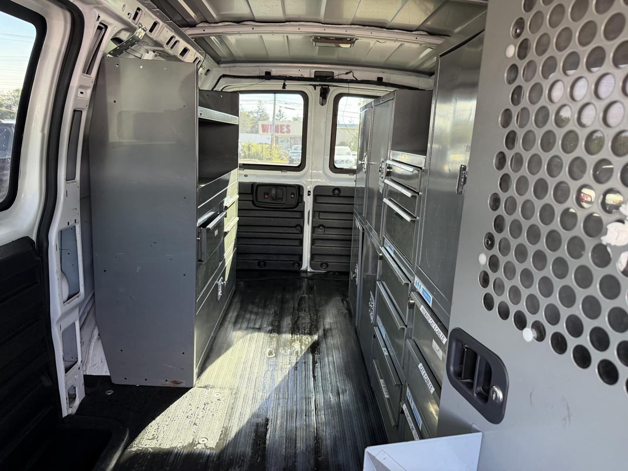Chevrolet Express Cargo Van RWD 3500 135" 2009