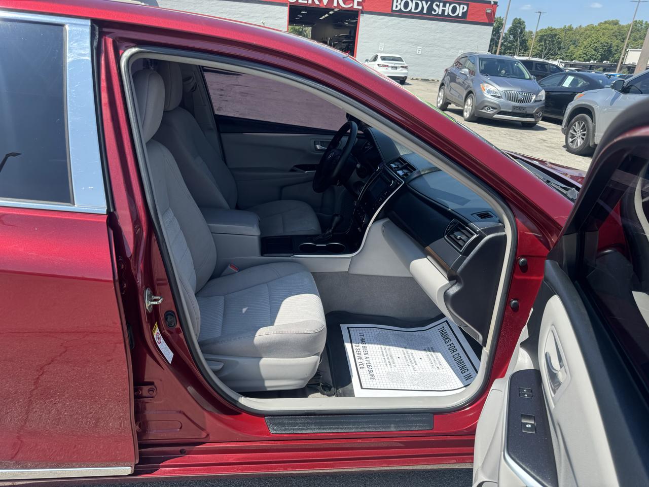 Toyota Camry XLE Auto (Natl) 2017
