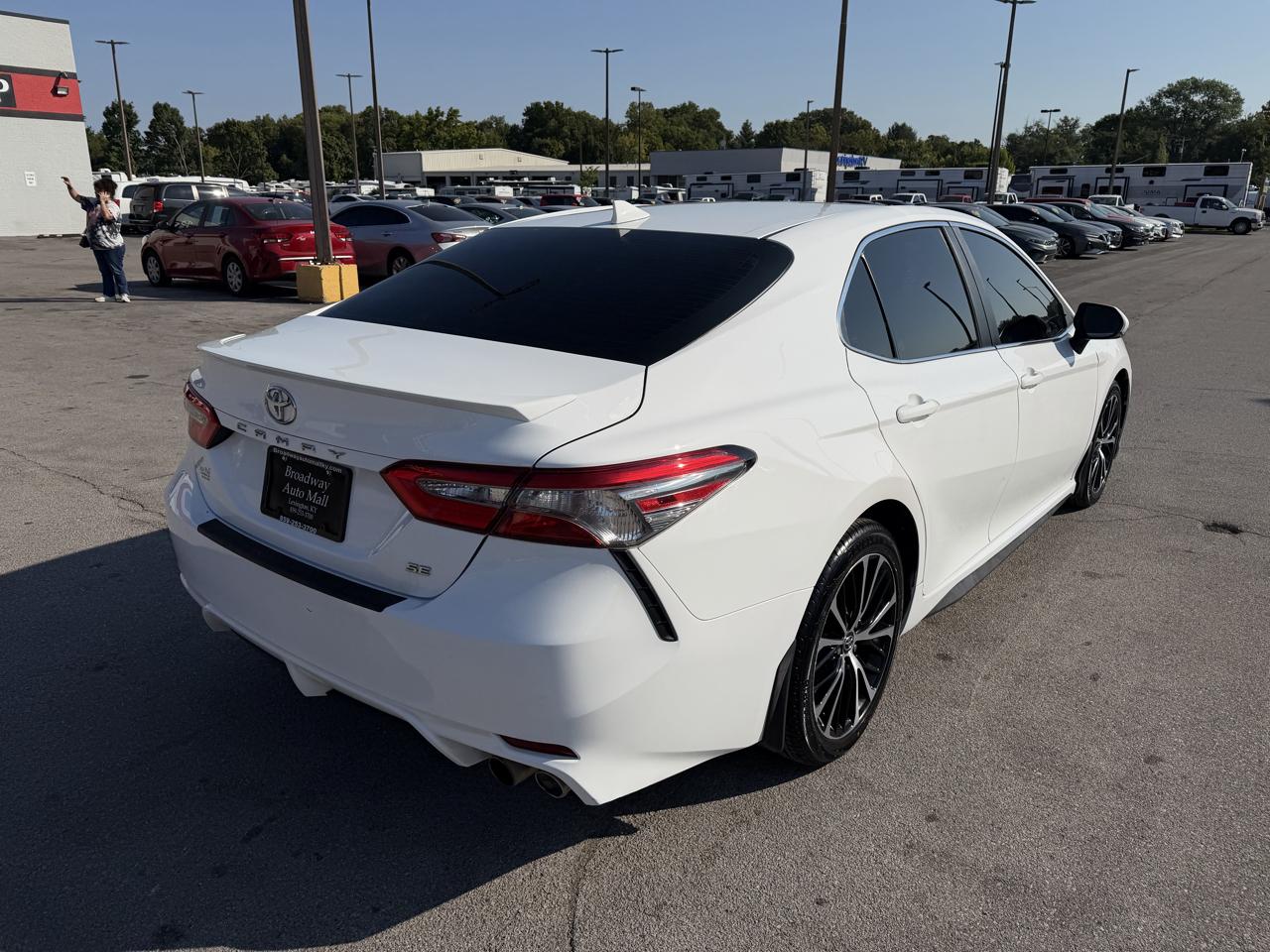 Toyota Camry SE 2019
