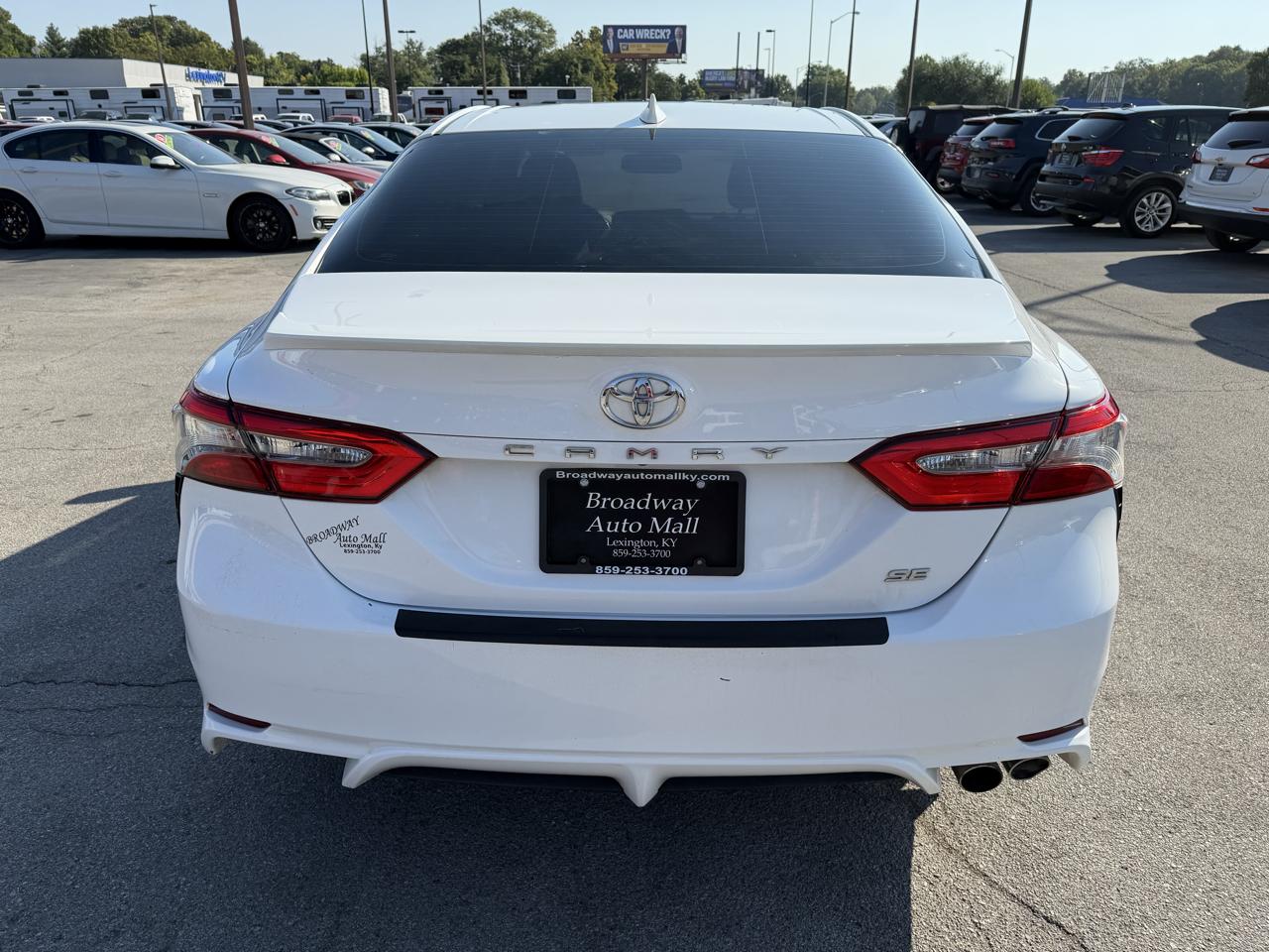 Toyota Camry SE 2019