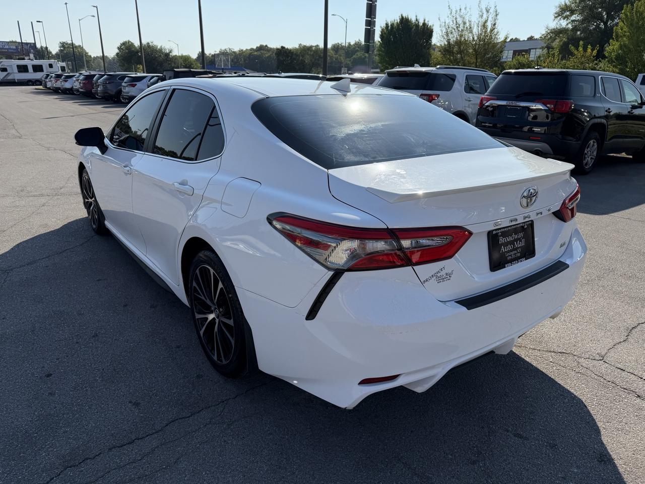 Toyota Camry SE 2019