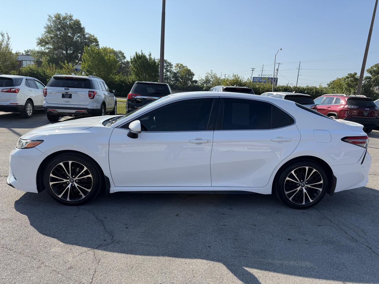 Toyota Camry SE 2019