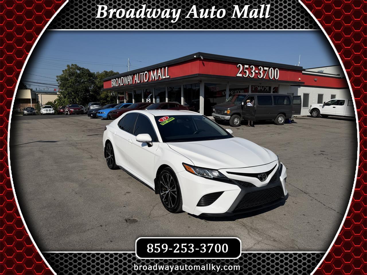 Toyota Camry SE 2019