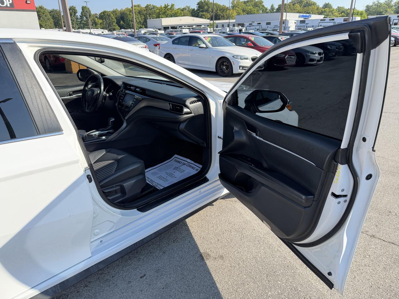 Toyota Camry SE 2019