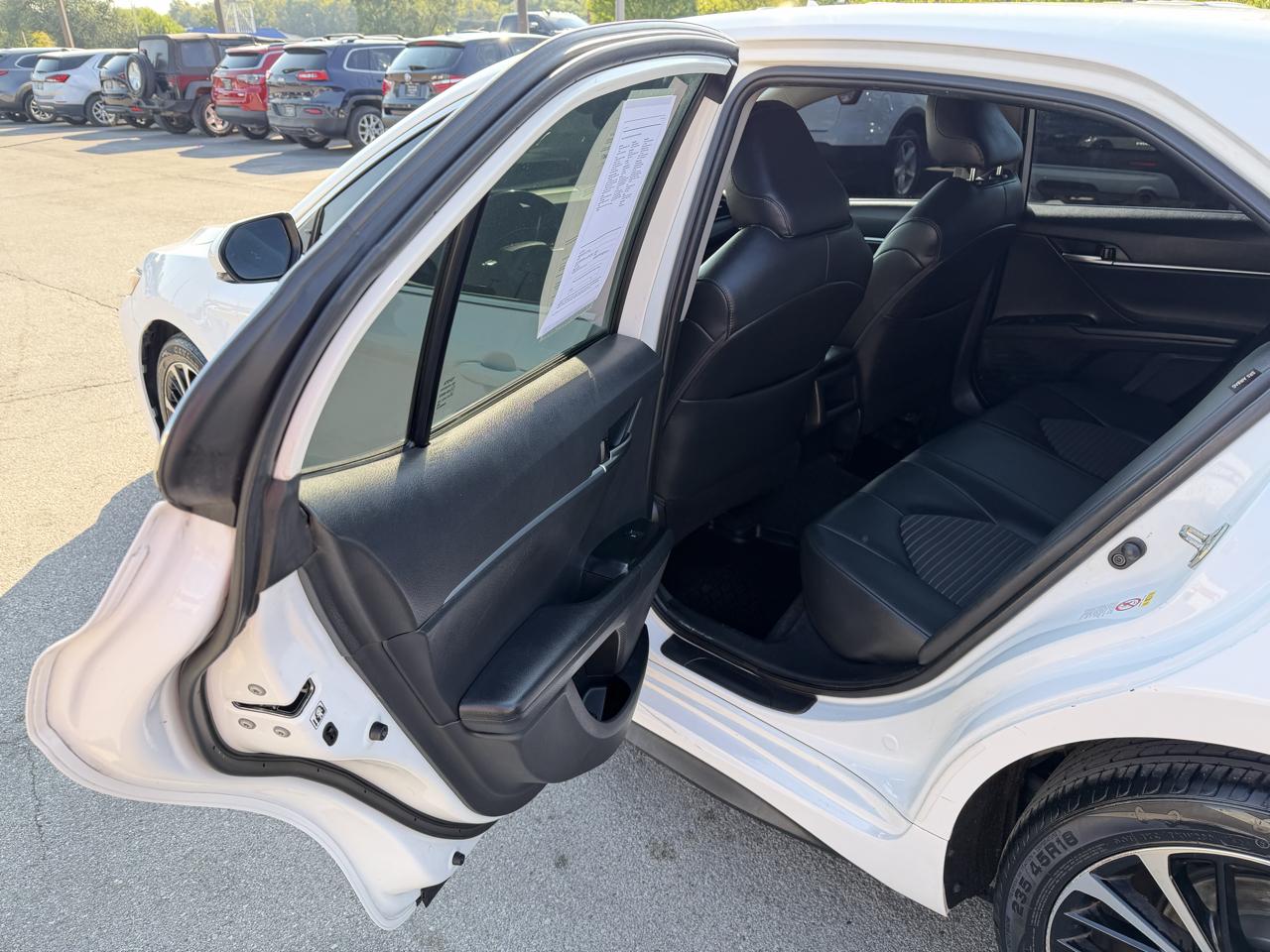Toyota Camry SE 2019