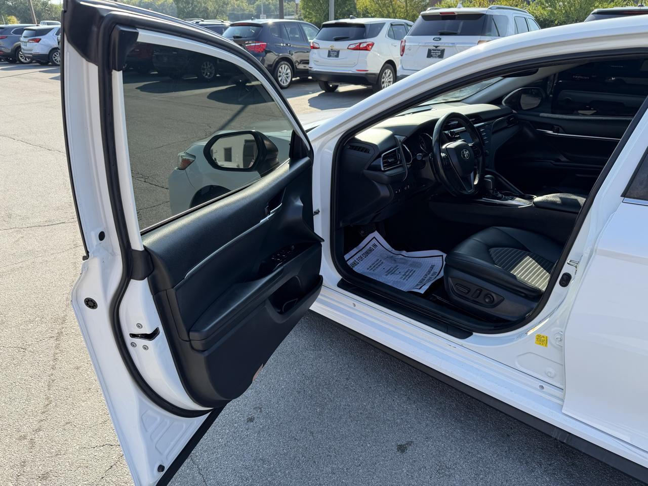 Toyota Camry SE 2019