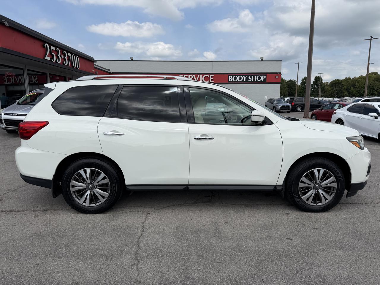 Nissan Pathfinder SL 2017