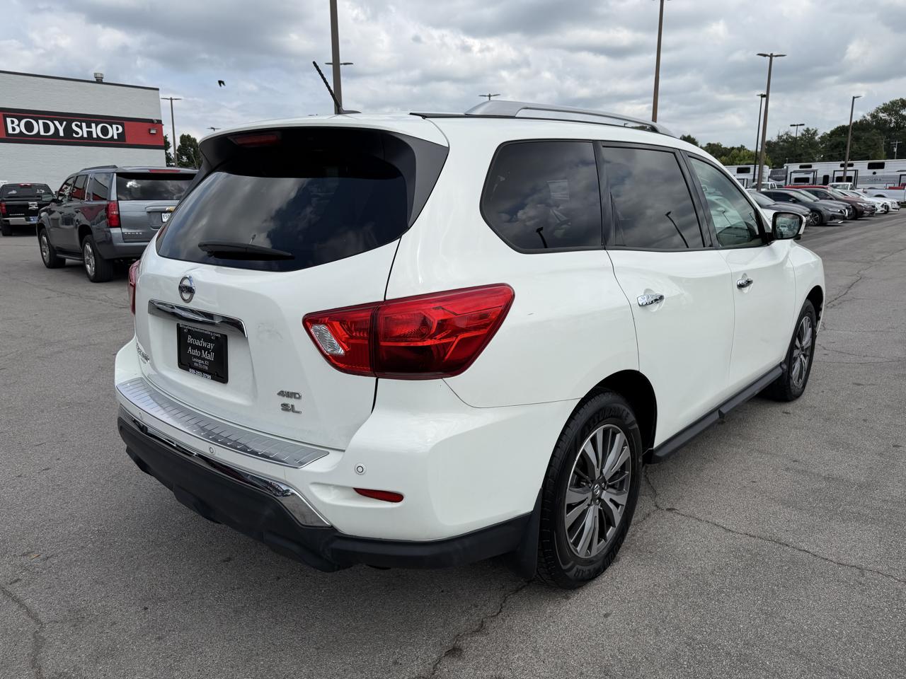 Nissan Pathfinder SL 2017