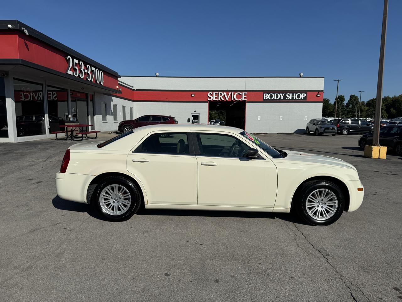 Chrysler 300 4dr Sdn LX RWD *Ltd Avail* 2009