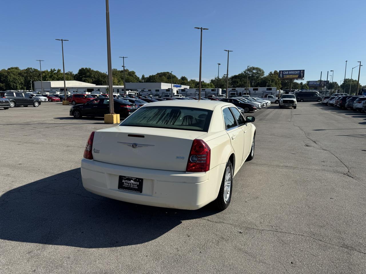 Chrysler 300 4dr Sdn LX RWD *Ltd Avail* 2009