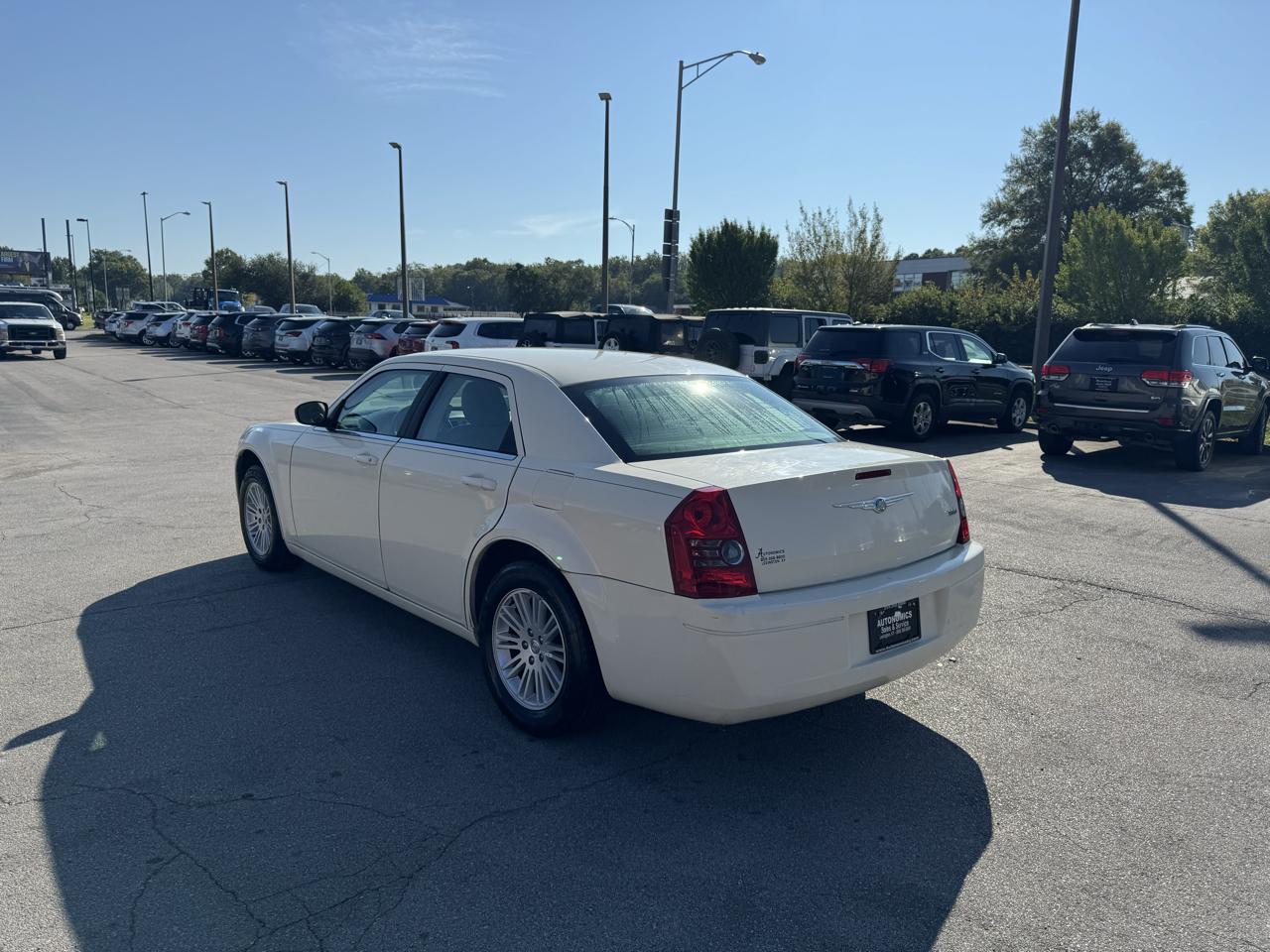 Chrysler 300 4dr Sdn LX RWD *Ltd Avail* 2009