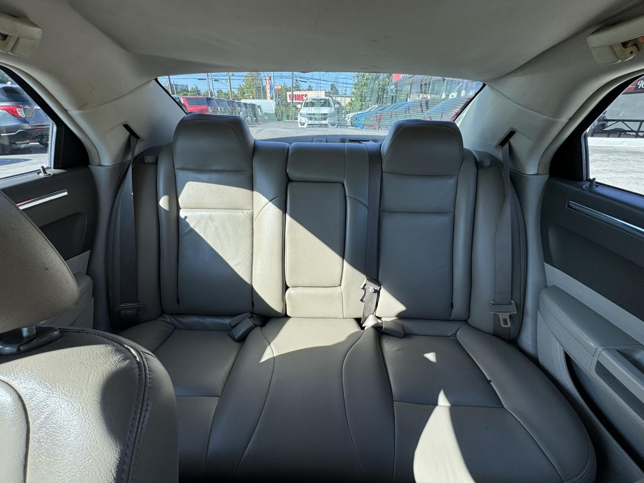 Chrysler 300 4dr Sdn LX RWD *Ltd Avail* 2009