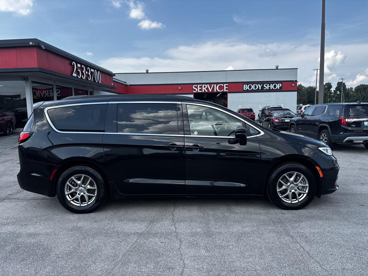 Chrysler Pacifica Touring FWD 2021