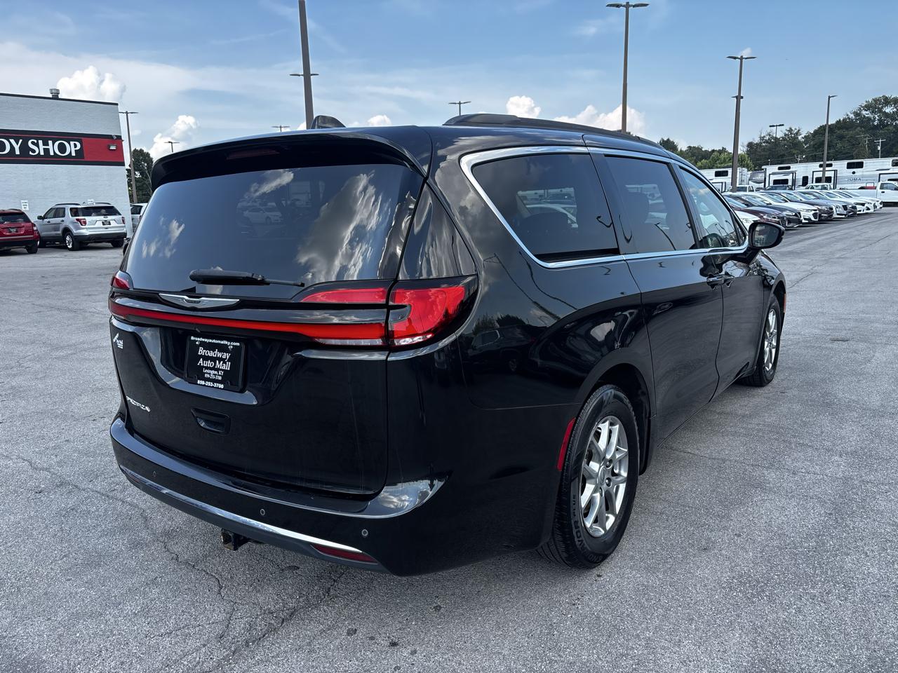 Chrysler Pacifica Touring FWD 2021