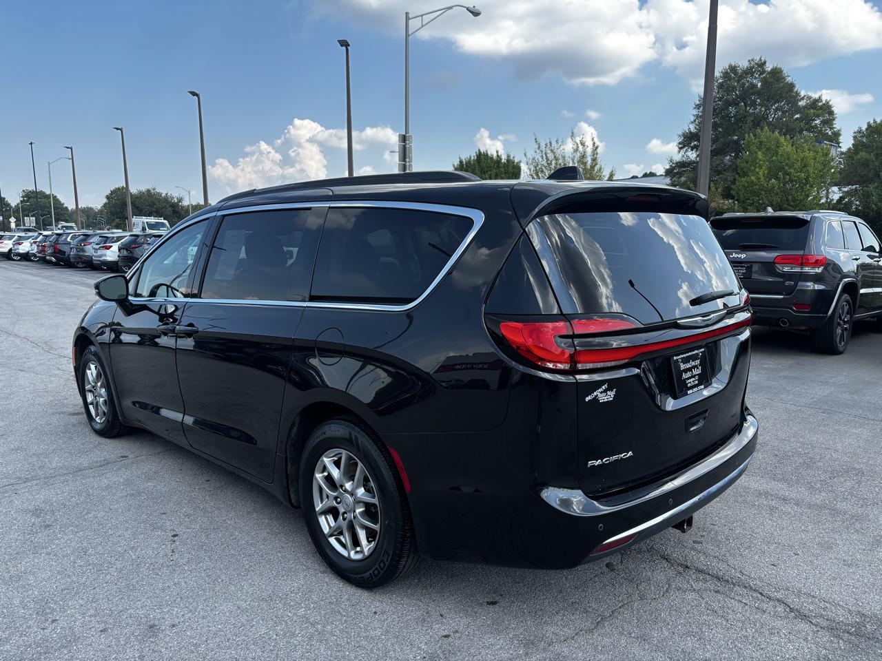 Chrysler Pacifica Touring FWD 2021