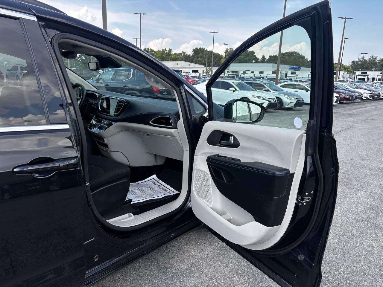 Chrysler Pacifica Touring FWD 2021