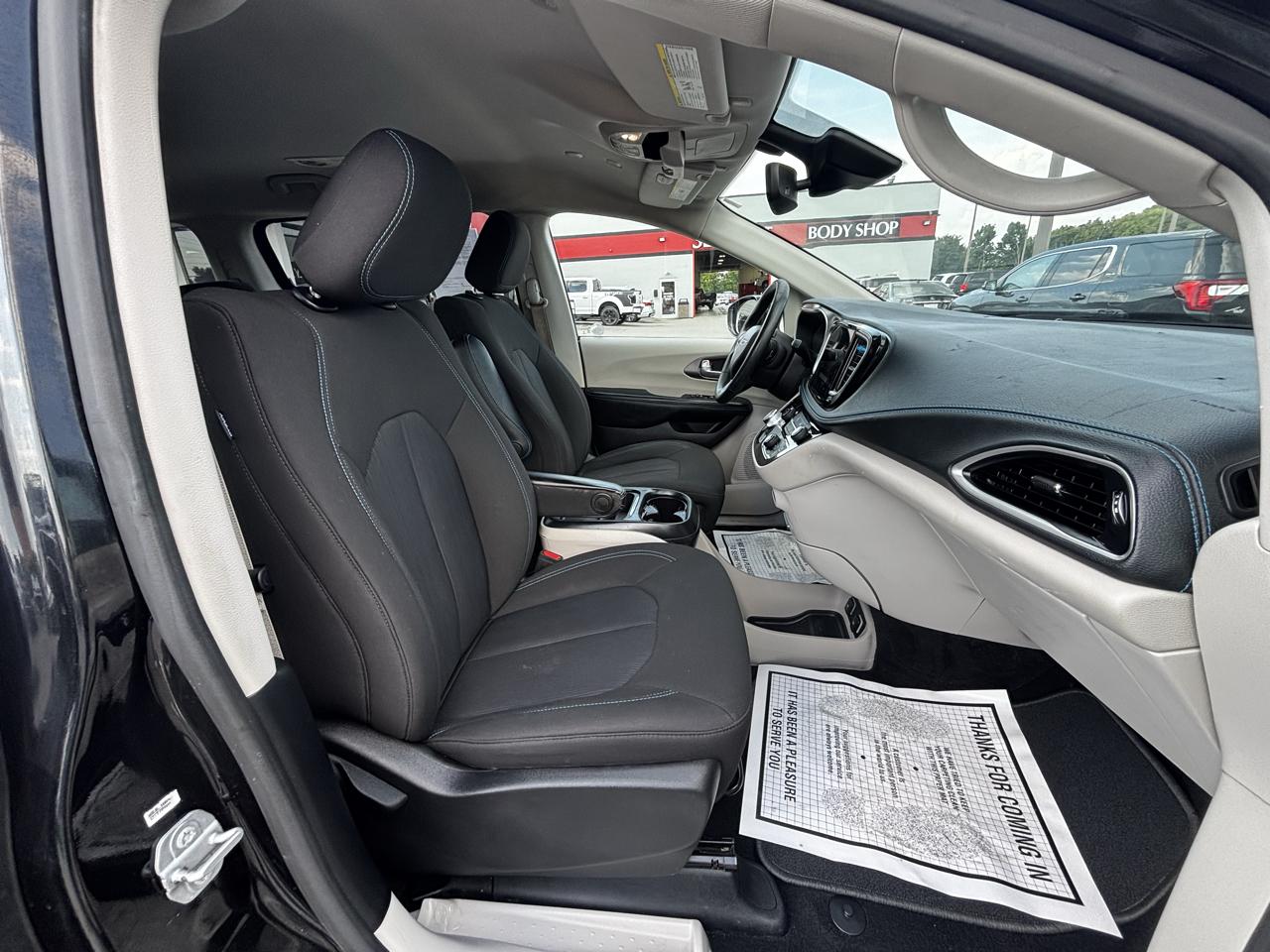 Chrysler Pacifica Touring FWD 2021