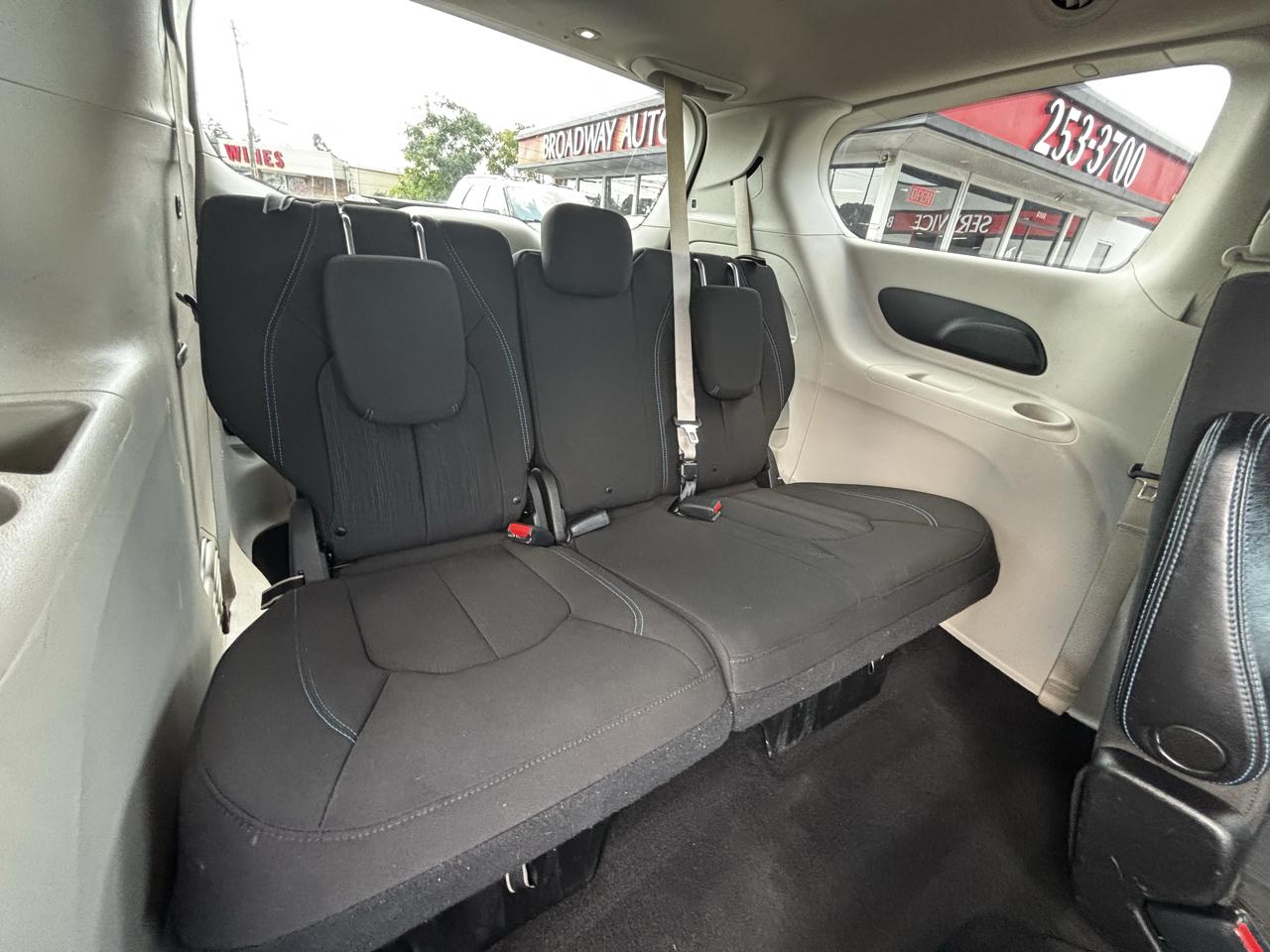 Chrysler Pacifica Touring FWD 2021