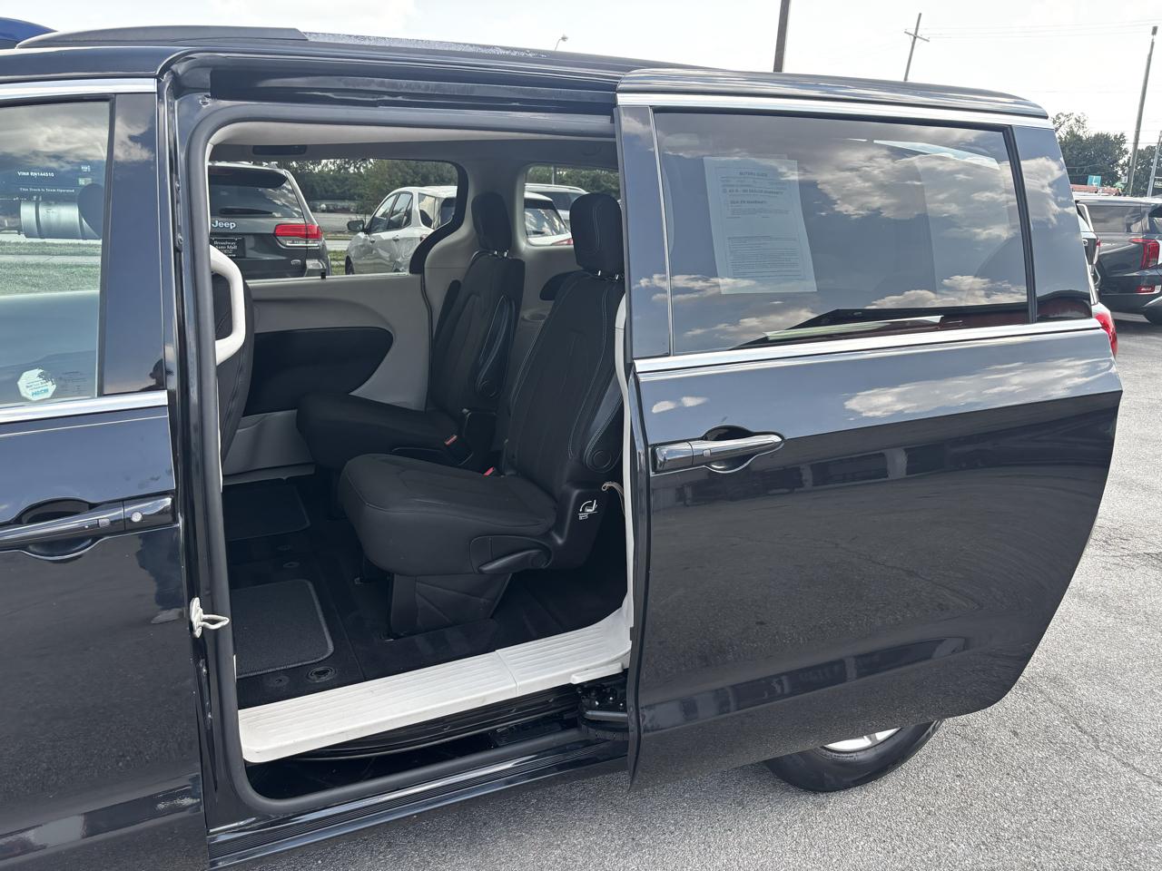Chrysler Pacifica Touring FWD 2021