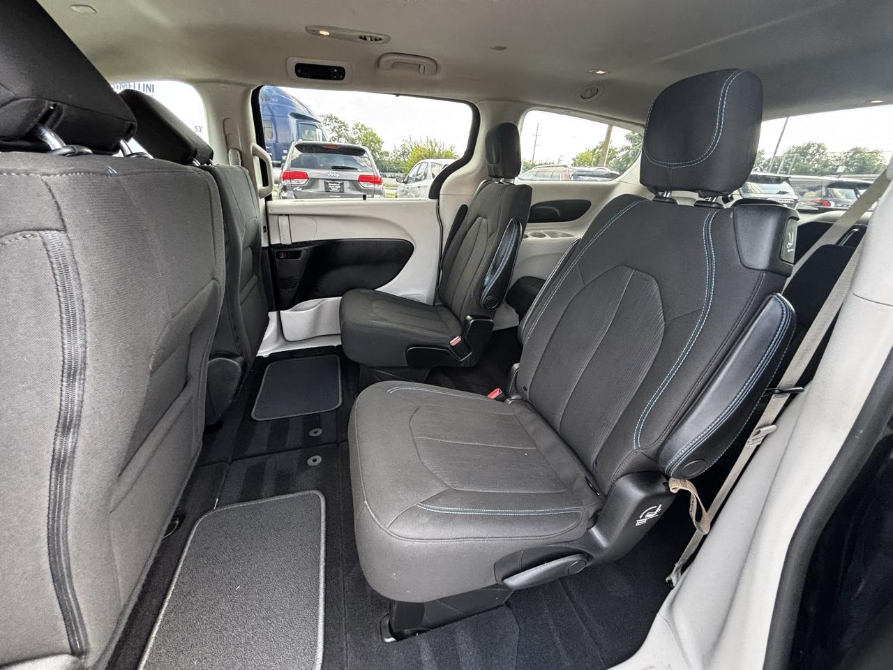 Chrysler Pacifica Touring FWD 2021